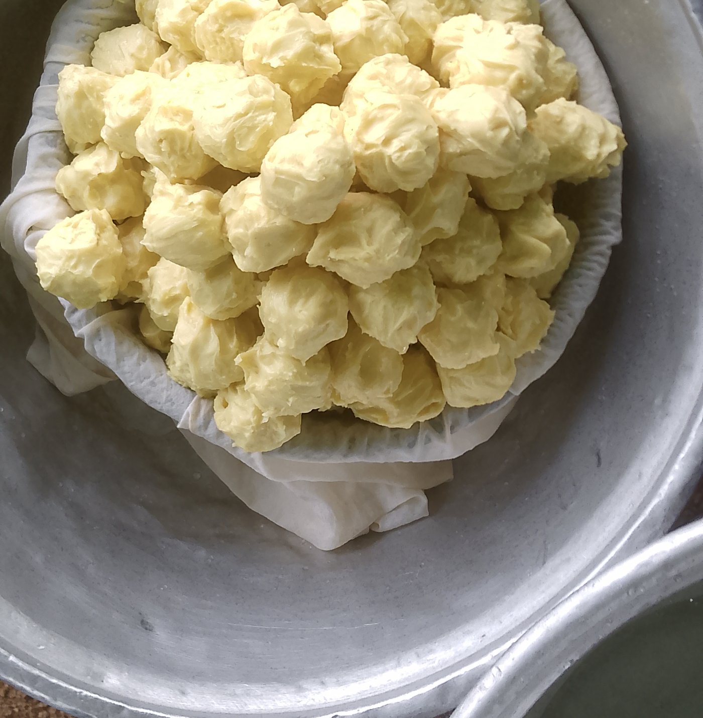 Balls of fresh shea butter in a bowl